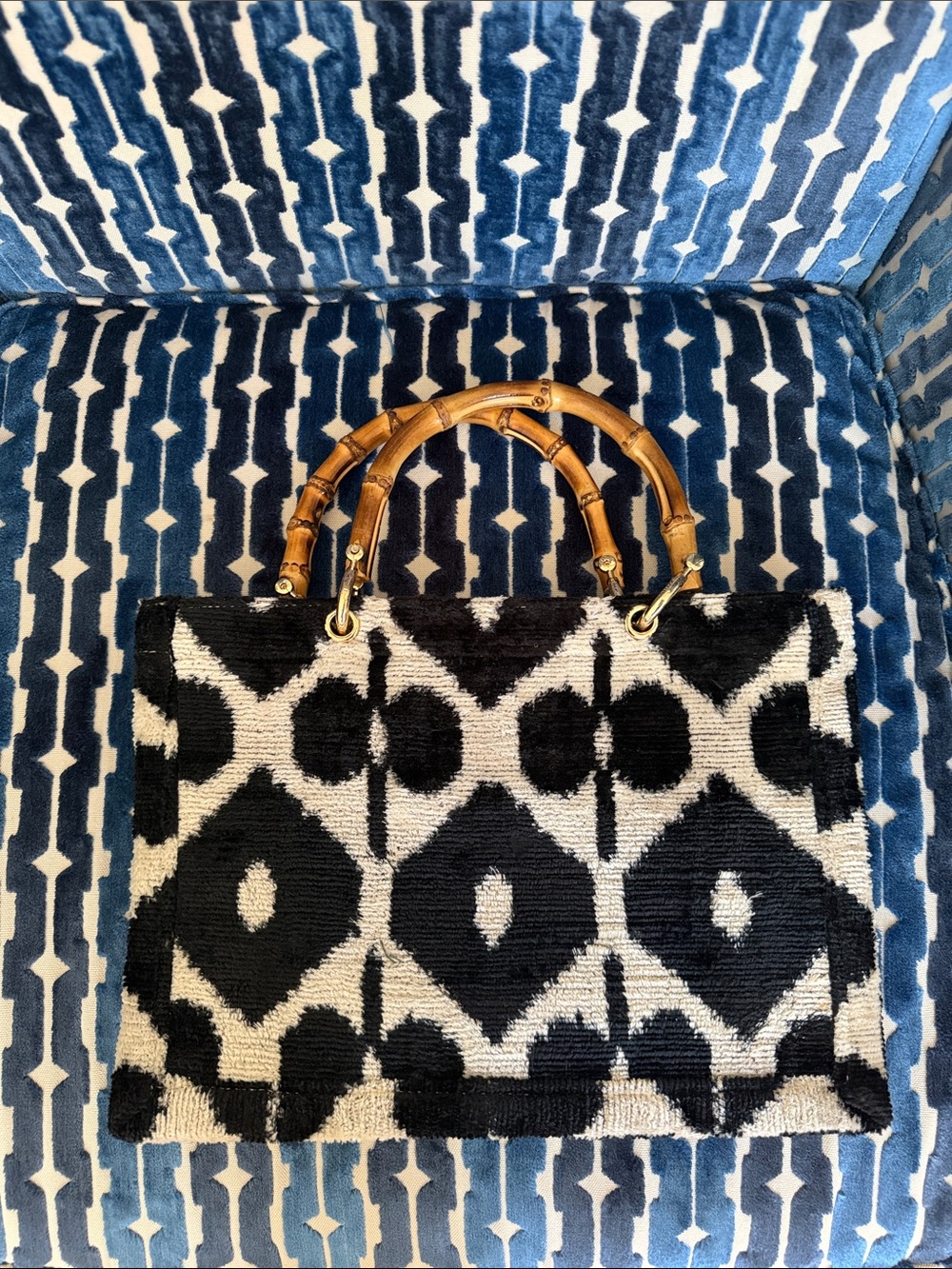 Black & White ikat Patterned Handbag with Bamboo Handles